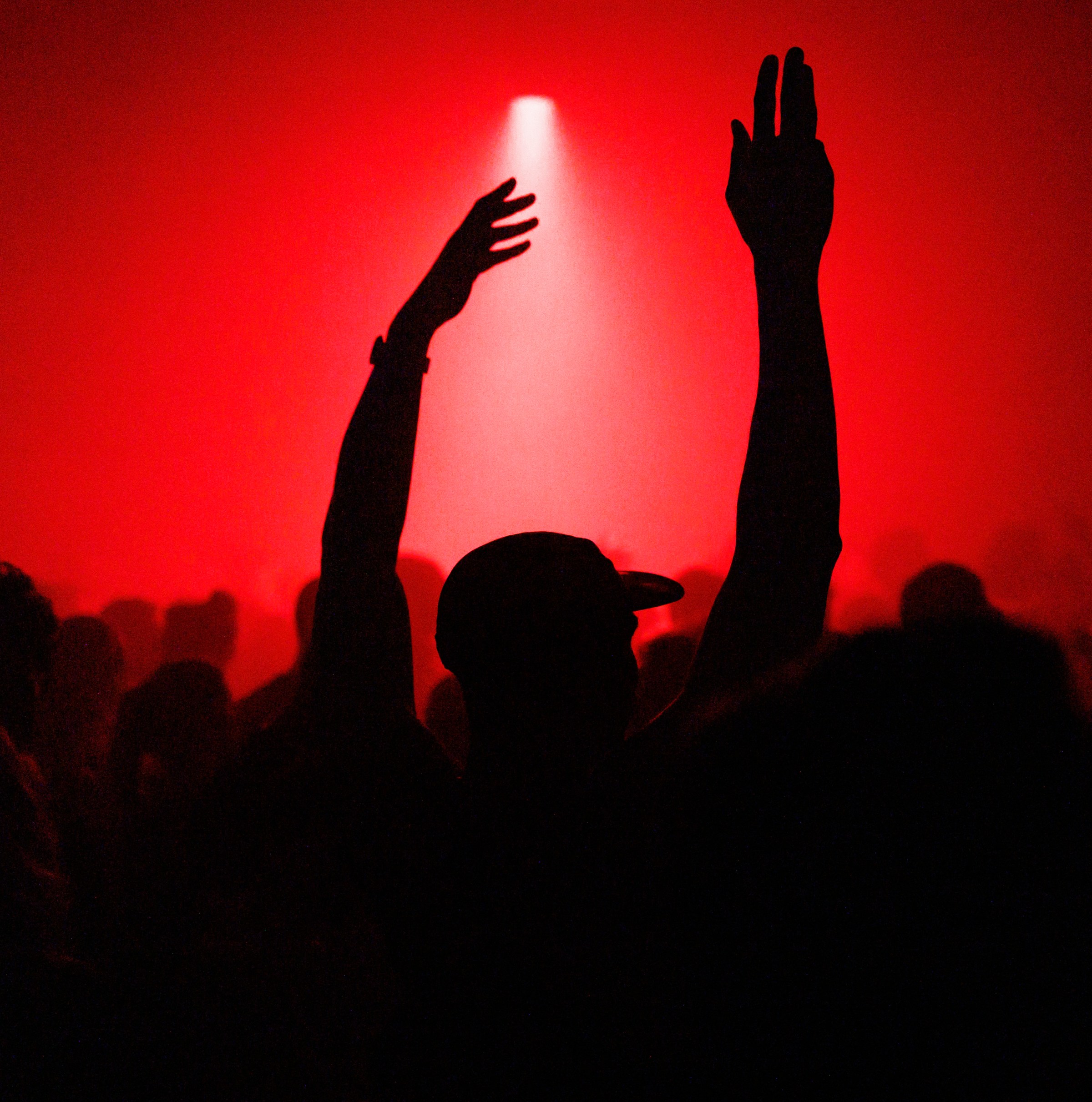 When did people stop dancing at the club?